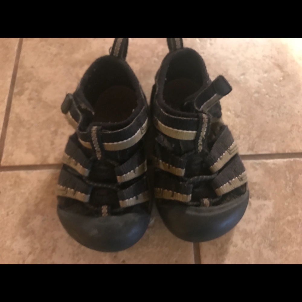 Toddler Keen sandals size 6